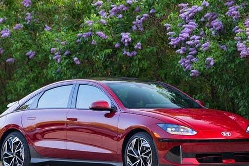 Xe điện Hyundai và KIA rơi vào tình trạng 'lấp lửng' tại Mỹ