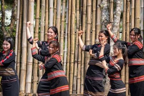 Độc đáo sắc màu thổ cẩm vùng cao Quảng Ngãi