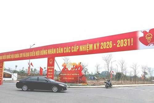 Rực rỡ sắc cờ, rộn ràng không khí trước ngày bầu cử