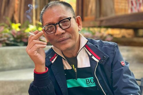 NSND Đức Long độc thân ở tuổi U70: 'Không nhà lầu xe hơi, tôi dùng thẻ xe bus dành cho người già'