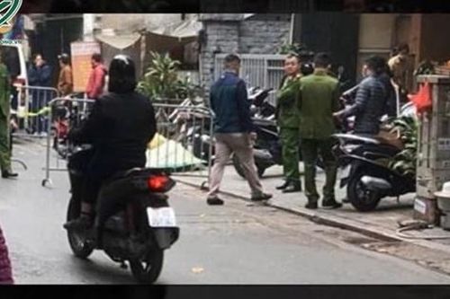 Sáng 6/3: Người đàn ông tử vong trên vỉa hè được xác định bị sát hại với vết thương chí mạng ở cổ