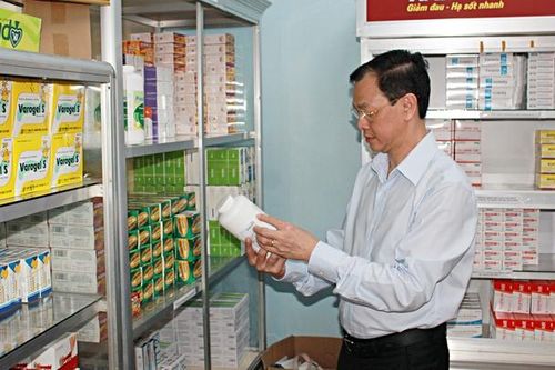 Thứ trưởng Nguyễn Tri Thức khảo sát thực tế y tế cơ sở tại Cà Mau