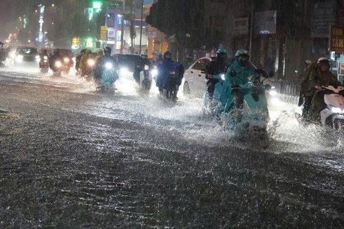 Mưa trái mùa ở Tây Nguyên và Nam Bộ kéo dài đến khi nào?