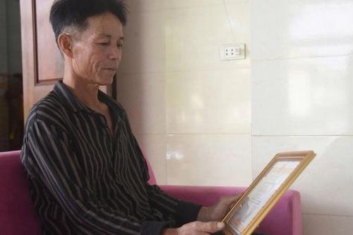 Người đàn ông hơn 10 năm 'trốn vợ' đi cứu người giữa những cơn sóng dữ