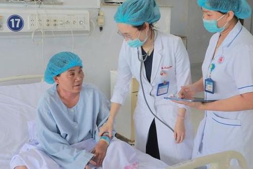 Chủ quan vì triệu chứng giống cúm, người phụ nữ nguy kịch do nhiễm não mô cầu