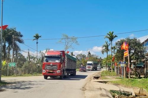Sở Xây dựng TP Huế lên tiếng về thông tin 'cấm xe sơ mi rơ-moóc trên Quốc lộ 49'