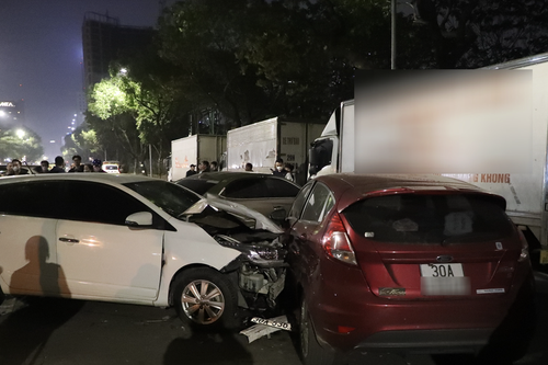 Hà Nội: Tài xế gây tai nạn liên hoàn trên phố Nguyễn Chánh có nồng độ cồn