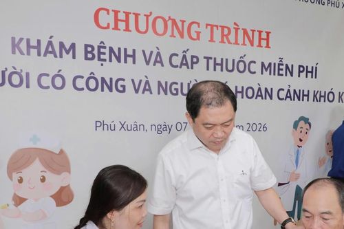 Huế: Khám, cấp phát thuốc miễn phí cho người dân