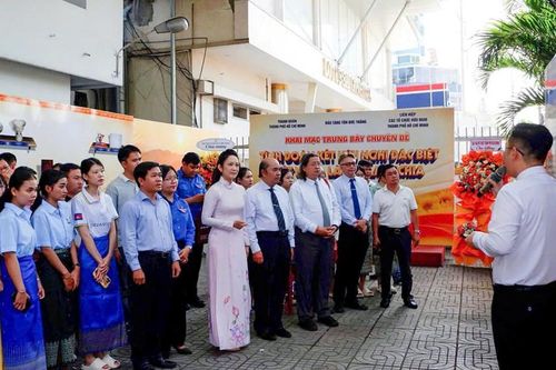 Trưng bày chuyên đề 'Tình đoàn kết hữu nghị đặc biệt Việt Nam – Lào – Campuchia'