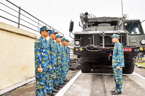 Chú trọng công tác tư tưởng, xây dựng đơn vị vững mạnh