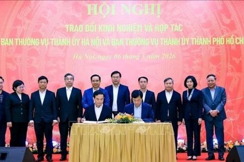 Hà Nội và Thành phố Hồ Chí Minh trao đổi kinh nghiệm và hợp tác toàn diện