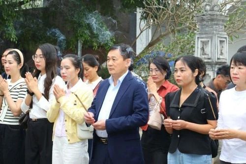 Hoạt động về nguồn của Hội Phụ nữ Văn phòng Bộ Quốc phòng