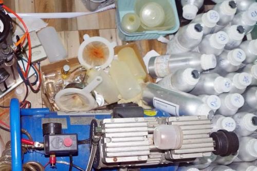 Đồng Nai: Tìm bị hại liên quan vụ án sản xuất, mua bán nước hoa giả