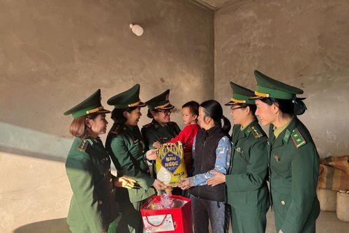 Những 'đóa hoa xanh' nơi phên giậu Tổ quốc