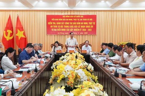 Phó Chủ tịch Quốc hội Trần Quang Phương kiểm tra công tác bầu cử tại An Giang