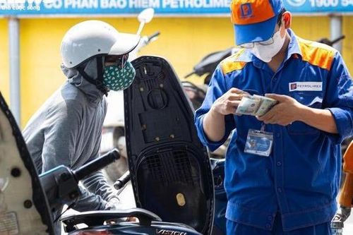 Giá xăng tăng gần 5.000 đồng/lít, dầu tăng gần 8.500 đồng/lít