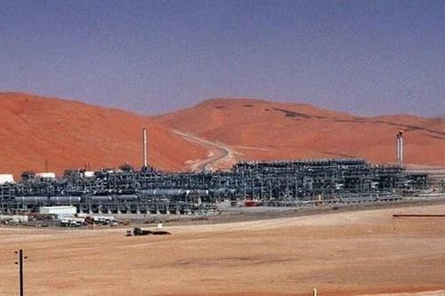 Máy bay không người lái đe dọa mỏ dầu, Ả-rập Xê-út lập tức đánh chặn