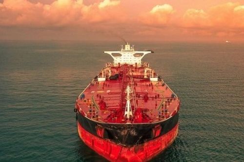 Một hãng vận tải áp dụng phụ phí nhiên liệu khẩn cấp
