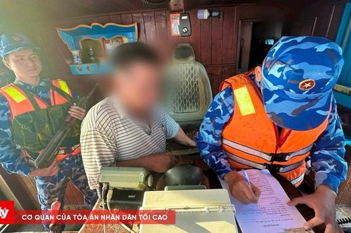 Bắt giữ tàu cá vận chuyển trái phép hơn 50.000 lít dầu Diesel