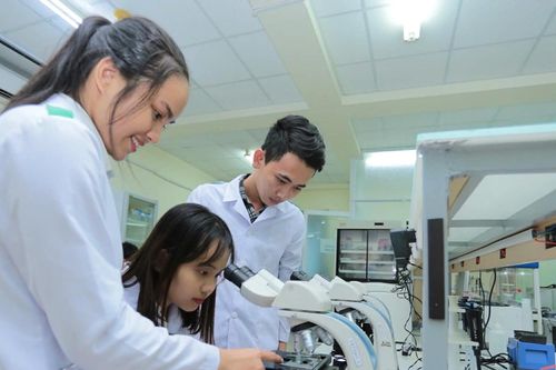 9 trường đại học tuyển hàng trăm tiến sĩ, trả thu nhập cả trăm triệu đồng/tháng