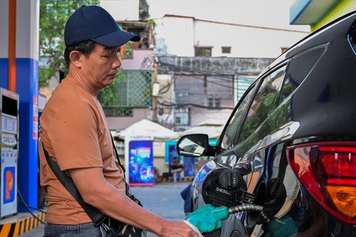 Giá xăng dầu tăng phi mã, có loại tăng tới hơn 8.000 đồng/lít