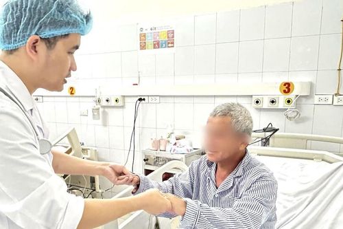 Mắc bệnh mạn tính có phải đi khám, lĩnh thuốc đúng ngày hẹn?