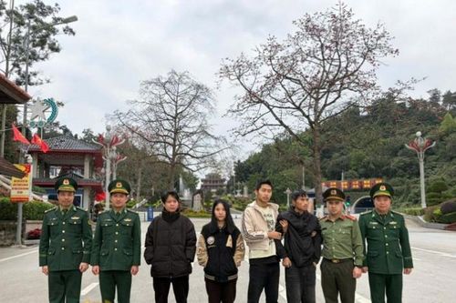 Trục xuất 4 công dân Trung Quốc nhập cảnh trái phép vào Việt Nam