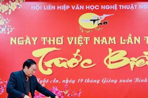 Nghệ An tổ chức Ngày thơ Việt Nam với chủ đề 'Trước biển'