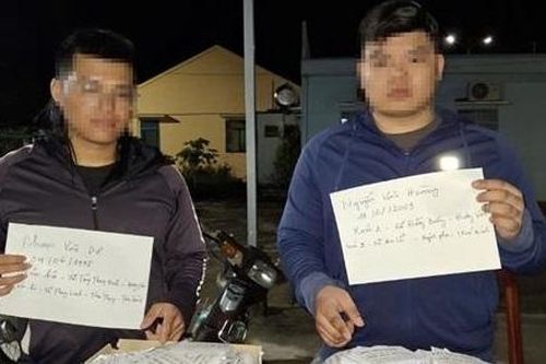 Bắt quả tang 2 đối tượng có hành vi rải khoảng 1.500 tờ rơi cho vay tiền trả góp