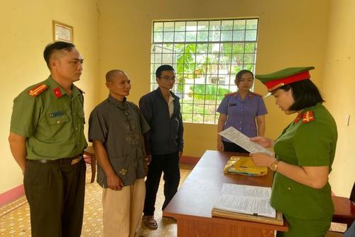 Bắt tạm giam gã đàn ông giở trò đồi bại với con gái khuyết tật của chủ nhà sau chầu nhậu