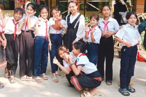 Từ bục giảng vùng cao đến hành trình ứng cử đại biểu Quốc hội của cô giáo người Ca Dong