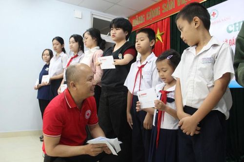 Đà Nẵng: Trao học bổng năm 2026 cho học sinh khó khăn