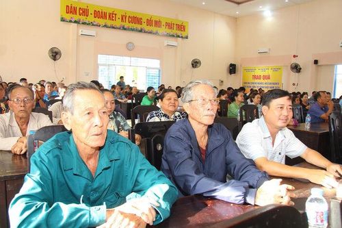 Ứng cử viên đại biểu Quốc hội tiếp xúc cử tri các xã: Vĩnh Xương, Tân An và Châu Phong