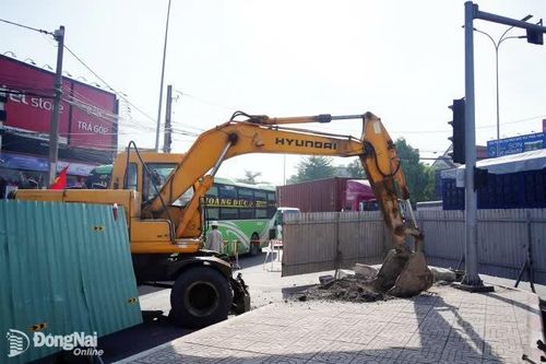 Thi công cải tạo, điều chỉnh tổ chức giao thông tại nút giao vòng xoay Cổng 11