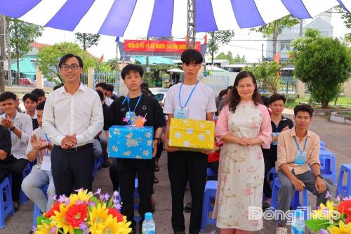 Tiếp lửa truyền thống, hun đúc trách nhiệm tuổi trẻ