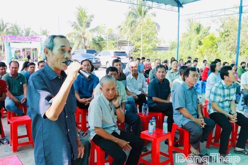 Ứng cử viên đại biểu Hội đồng nhân dân tỉnh đơn vị bầu cử số 6 tiếp xúc cử tri xã Ba Sao