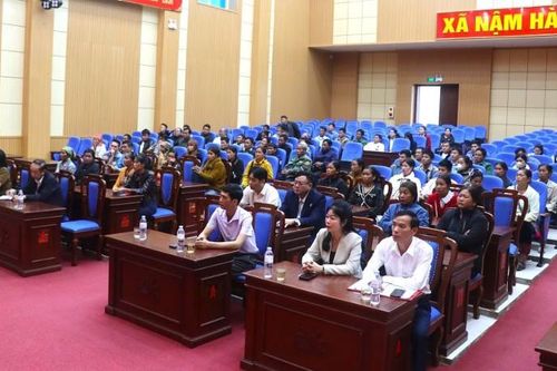 Hội nghị tiếp xúc cử tri với những người ứng cử đại biểu HĐND các cấp tại xã Nậm Hàng