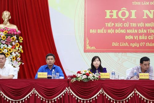 Cử tri xã Đức Linh tiếp xúc với những người ứng cử đại biểu HĐND tỉnh