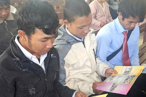 Tuyên truyền pháp luật về an toàn giao thông cho hơn 1.000 giáo dân Lâm Đồng