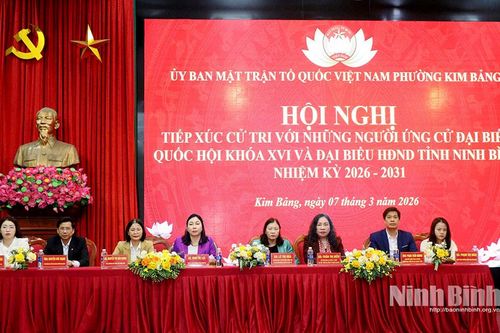 Phó Chủ nhiệm Thường trực Ủy ban Dân nguyện và Giám sát của Quốc hội Lê Thị Nga và các ứng cử viên ĐBQH, đại biểu HĐND tỉnh tiếp xúc cử tri tại các địa phương
