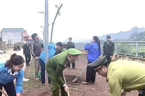 Sức trẻ Mường Vang chung tay xây dựng nông thôn mới