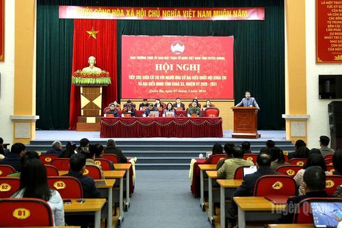 Các ứng cử viên đại biểu Quốc hội và HĐND tỉnh tiếp xúc cử tri