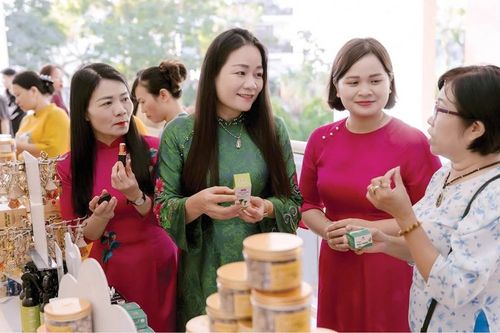 Đồng hành phát huy quyền năng kinh tế của phụ nữ Huế