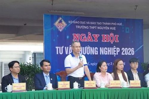 Tư vấn hướng nghiệp cho học sinh khối 12 trước mùa thi