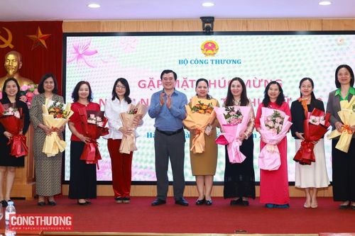 Phụ nữ ngành Công Thương không ngừng phát huy năng lực, góp phần cùng toàn ngành hoàn thành xuất sắc nhiệm vụ