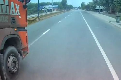 Tài xế xe ben che biển số, lấn làn, chèn ép ô tô khác