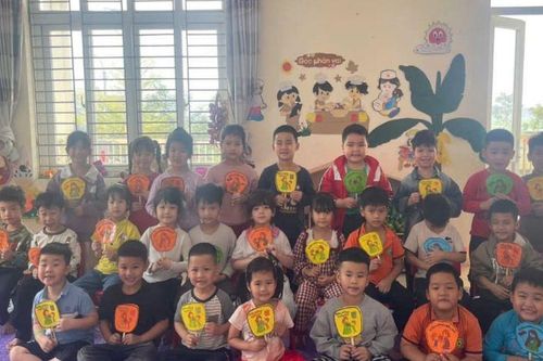 Phú Thọ: Ấm áp hoạt động làm bưu thiếp tặng mẹ tại Trường Mầm non Duy Phiên