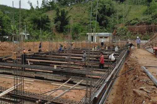 Gỡ nút thắt, dồn lực thi công các trường liên cấp ở vùng biên Đà Nẵng