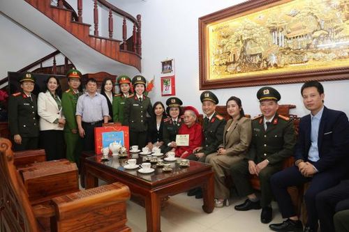 Phụ nữ Công an nhân dân: Bản lĩnh, nhân văn, lặng thầm góp chiến công