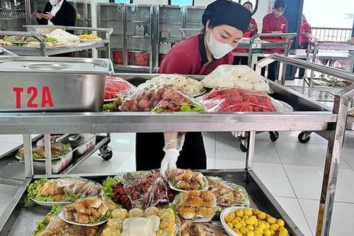 Trường mầm non học phí đắt đỏ lên tiếng khi bị kiểm tra và bị phụ huynh tố bớt xén khẩu phần ăn